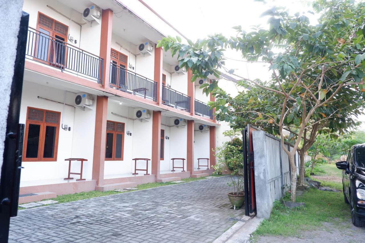 Reddoorz at Bale Eja Syariah Senggigi Apartment Montongbuwoh Bagian luar foto