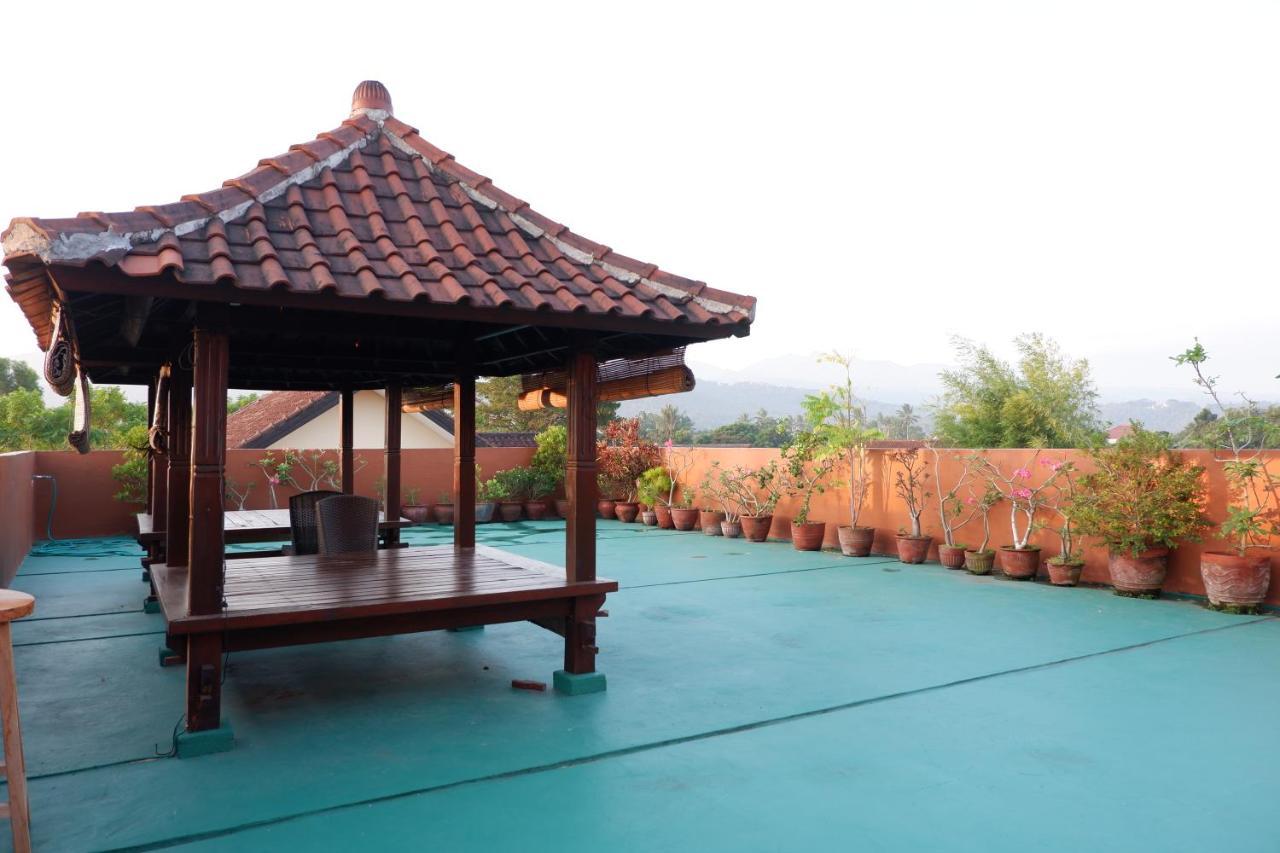 Reddoorz at Bale Eja Syariah Senggigi Apartment Montongbuwoh Bagian luar foto